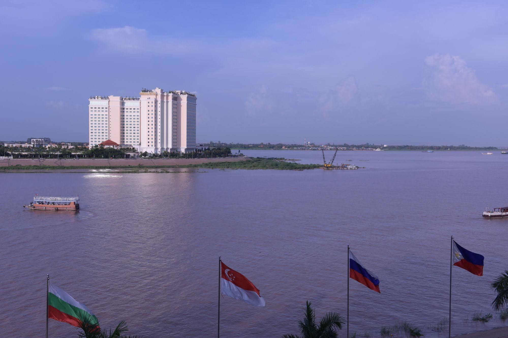 Panorama Mekong Hostel พนมเปญ ภายนอก รูปภาพ